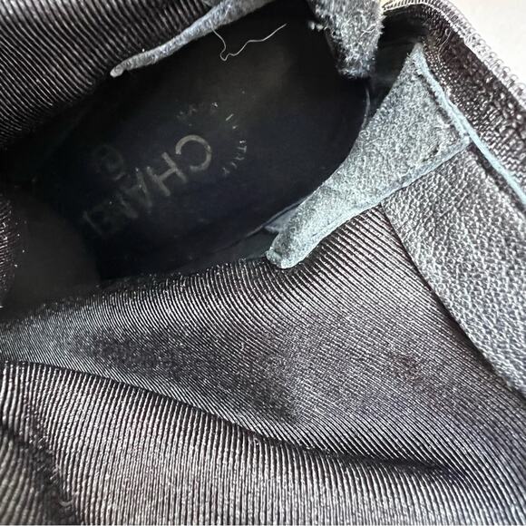 CHANEL 21A Suede Pearl String CC Charm Logo Ankle Bootie Boots Kitten Heel 35C - Picture 7 of 9